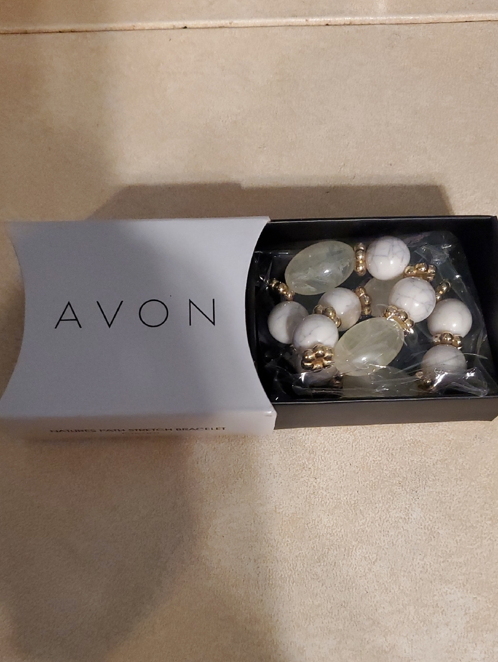 Avon White and Gold Marble & Lucite Bead Bracelet